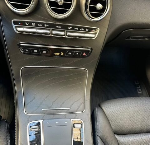 MERCEDES GLC 300 AMG-LINE NP 4MATIC 2020 BLACK ON BLACK full