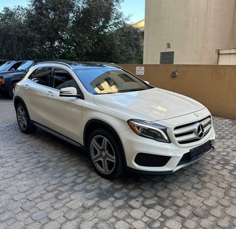 MERCEDES GLA 250 AMG-LINE 4MATIC 2017 WHITE ON BLACK full
