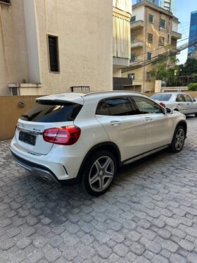 MERCEDES GLA 250 AMG-LINE 4MATIC 2017 WHITE ON BLACK