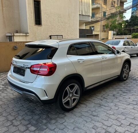 MERCEDES GLA 250 AMG-LINE 4MATIC 2017 WHITE ON BLACK full