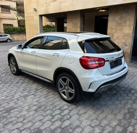 MERCEDES GLA 250 AMG-LINE 4MATIC 2017 WHITE ON BLACK full