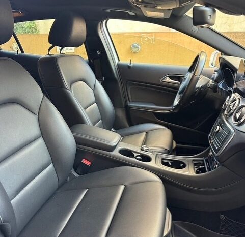 MERCEDES GLA 250 AMG-LINE 4MATIC 2017 WHITE ON BLACK full