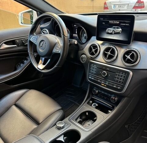 MERCEDES GLA 250 AMG-LINE 4MATIC 2017 WHITE ON BLACK full