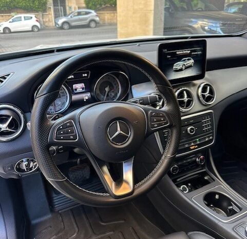 MERCEDES GLA 250 AMG-LINE 4MATIC 2017 WHITE ON BLACK full