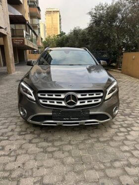 MERCEDES GLA 250 4MATIC 2018 GRAY ON BLACK