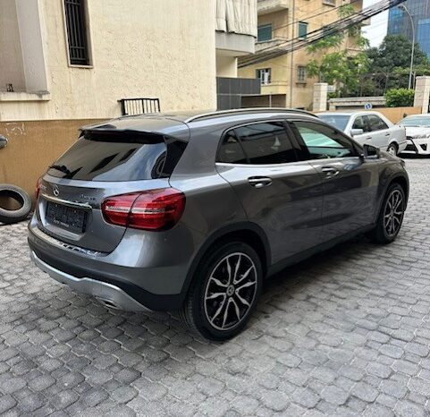 MERCEDES GLA 250 4MATIC 2018 GRAY ON BLACK full