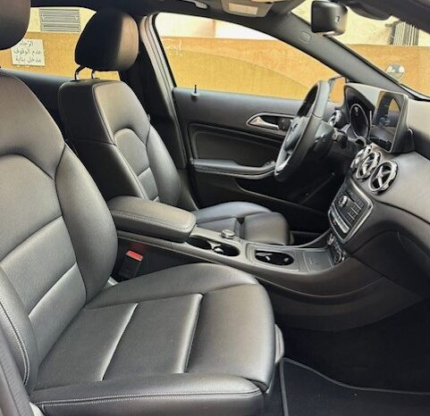 MERCEDES GLA 250 4MATIC 2018 GRAY ON BLACK full