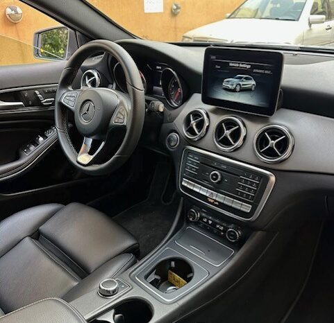 MERCEDES GLA 250 4MATIC 2018 GRAY ON BLACK full